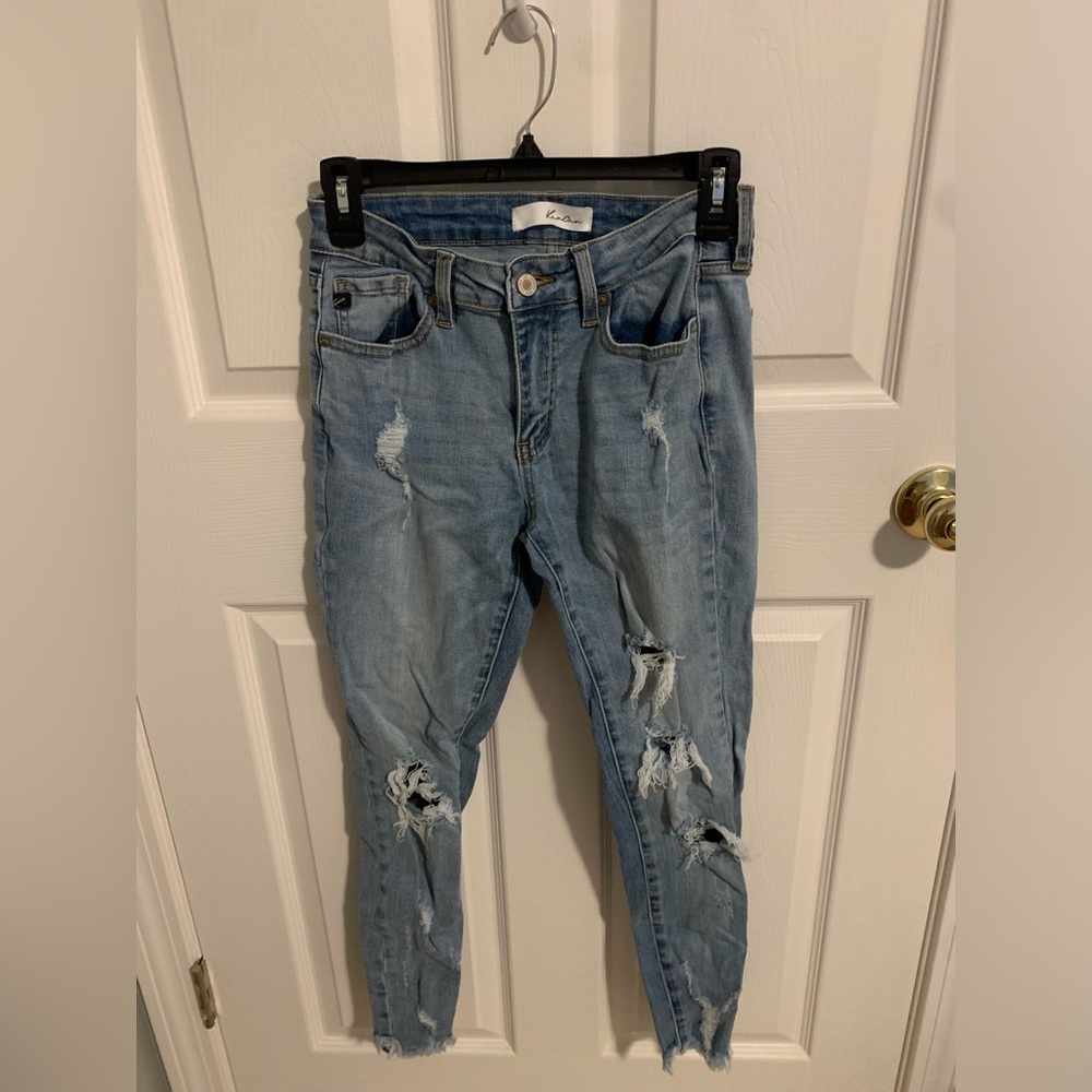 Size 26 light wash skinny jeans from Kan Can